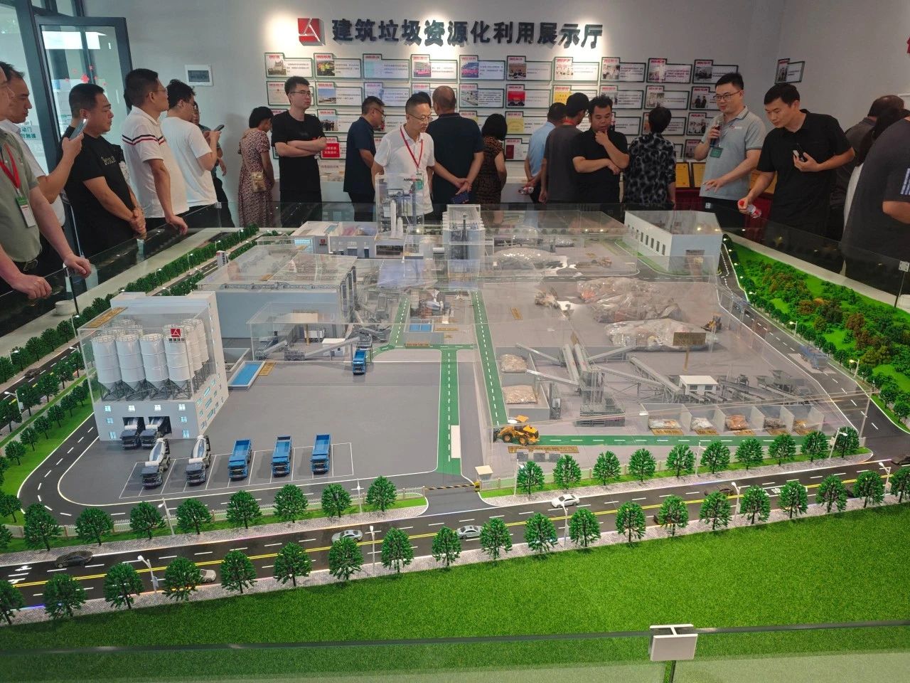 Компания Shanghai SANME Co., Ltd. приняла участие в 10-й Национальной конференции по переработке твердых строительных отходов и хвостов, совместно создавая новое будущее для зеленой циклической экономики.