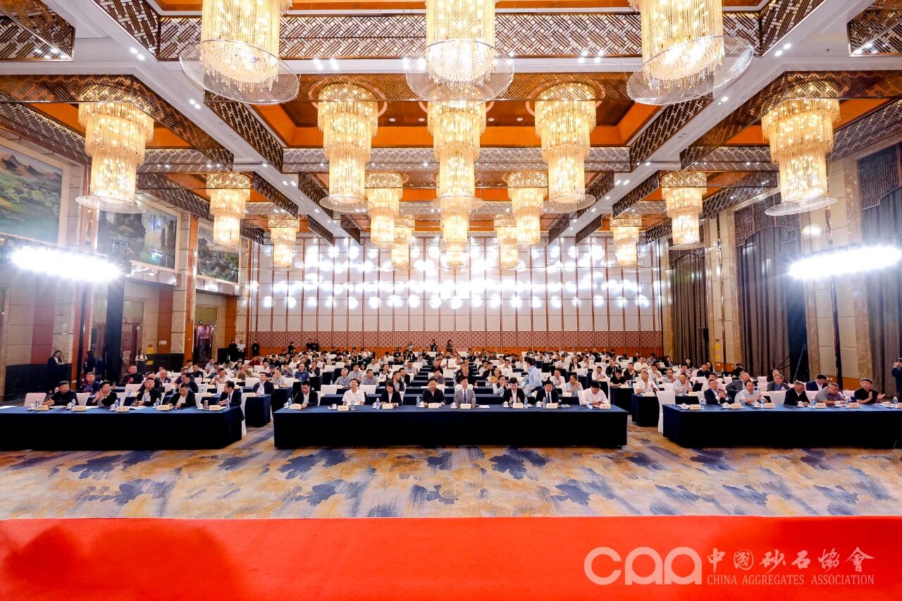Инновации на пути к преодолению разрыва, комплексное развитие | Компания Shanghai SANME Co., Ltd. принимает активное участие в 12-й научно-технической конференции по производству песчано-гравийных смесей